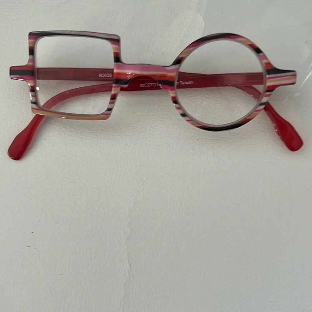 COLORFUL FUN SHAPED + 2.00 STRIPED GLASSES WITH CASE